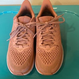 Hoka women’s Clifton 7 size 10.5 pink